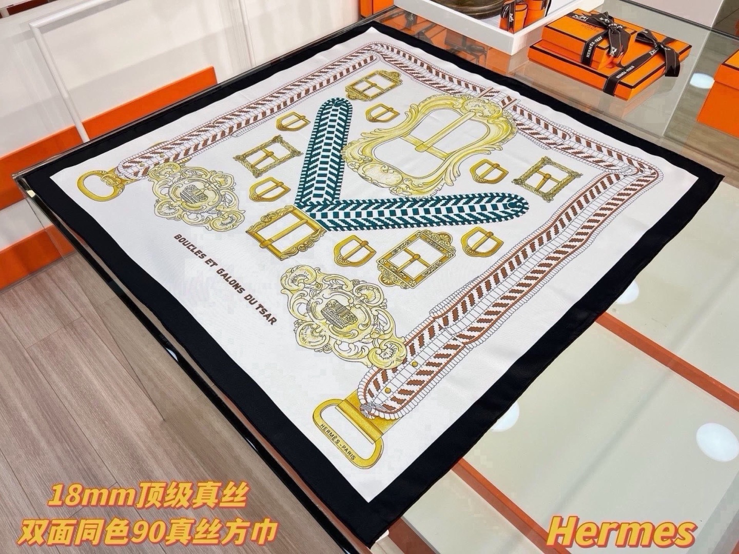 🆕  爱马仕（Hermès）90丝巾 经典款“Boucles et Sangles du Trian”真丝方巾​​ 采用