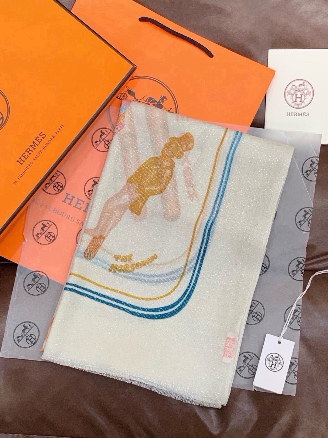 🆕   会发光发亮的围巾 新款🆕🏇🏇买了都说好看‼️推荐💕顶级工艺超值‼️爱马仕专柜爆款🎁💟立体呈现图案纹路实物档次极高