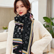 🆕 会发光发亮的围巾LV x TM Monogram Su🆕 Perflat Characters 丝绒方巾出自路易 🆕 会发光发亮的围巾LV x TM Monogram Su🆕 Perflat Characters 丝绒方巾出自路易