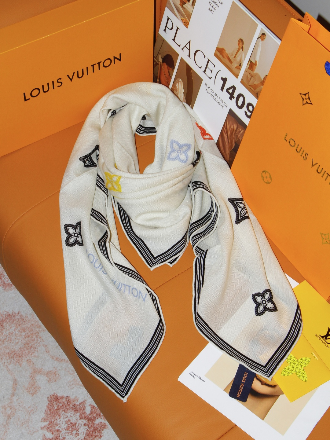 🆕 LV x TM 140披肩 【140顶级丝绒双面同色披肩】 本款L Multicolor披肩出自路易威登与知名日本 🆕 LV x TM 140披肩 【140顶级丝绒双面同色披肩】 本款L Multicolor披肩出自路易威登与知名日本