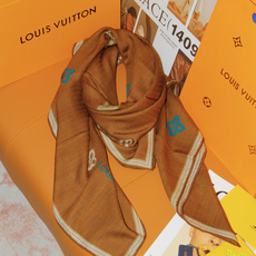 🆕 LV x TM 140披肩 【140顶级丝绒双面同色披肩】 本款L Multicolor披肩出自路易威登与知名日本 🆕 LV x TM 140披肩 【140顶级丝绒双面同色披肩】 本款L Multicolor披肩出自路易威登与知名日本
