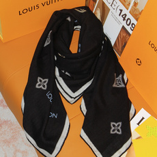 🆕 LV x TM 140披肩 【140顶级丝绒双面同色披肩】 本款L Multicolor披肩出自路易威登与知名日本 🆕 LV x TM 140披肩 【140顶级丝绒双面同色披肩】 本款L Multicolor披肩出自路易威登与知名日本
