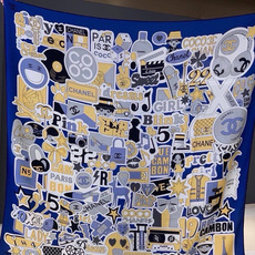 🆕 高级成衣系列~Chanel 【140双面同色丝绒披肩】 此系列谱写一曲自由轻灵的赞歌 本系列作品创新演绎品牌的 🆕 高级成衣系列~Chanel 【140双面同色丝绒披肩】 此系列谱写一曲自由轻灵的赞歌 本系列作品创新演绎品牌的