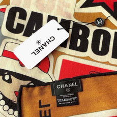 🆕 高级成衣系列~Chanel 【140双面同色丝绒披肩】 此系列谱写一曲自由轻灵的赞歌 本系列作品创新演绎品牌的 🆕 高级成衣系列~Chanel 【140双面同色丝绒披肩】 此系列谱写一曲自由轻灵的赞歌 本系列作品创新演绎品牌的