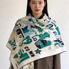 🆕 高级成衣系列~Chanel 【140双面同色丝绒披肩】 此系列谱写一曲自由轻灵的赞歌 本系列作品创新演绎品牌的 🆕 高级成衣系列~Chanel 【140双面同色丝绒披肩】 此系列谱写一曲自由轻灵的赞歌 本系列作品创新演绎品牌的