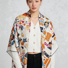 🆕 高级成衣系列~Chanel 【140双面同色丝绒披肩】 此系列谱写一曲自由轻灵的赞歌 本系列作品创新演绎品牌的 🆕 高级成衣系列~Chanel 【140双面同色丝绒披肩】 此系列谱写一曲自由轻灵的赞歌 本系列作品创新演绎品牌的