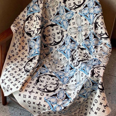 🆕 LV x TM 140披肩 【140顶级丝绒双面同色披肩】 本款L Multicolor披肩出自路易威登与知名日本 🆕 LV x TM 140披肩 【140顶级丝绒双面同色披肩】 本款L Multicolor披肩出自路易威登与知名日本