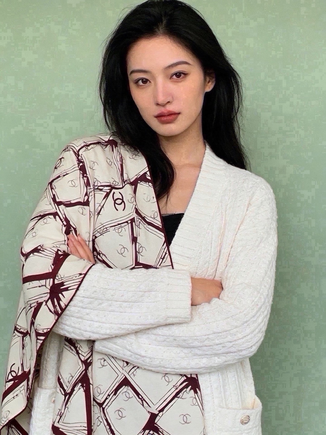 🆕 高级成衣系列~Chanel 【140双面同色丝绒披肩】 此系列谱写一曲自由轻灵的赞歌 本系列作品创新演绎品牌的 🆕 高级成衣系列~Chanel 【140双面同色丝绒披肩】 此系列谱写一曲自由轻灵的赞歌 本系列作品创新演绎品牌的