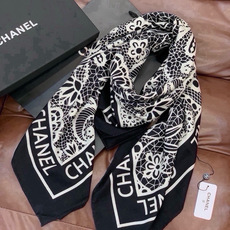 🆕 高级成衣系列~Chanel 【140双面同色丝绒披肩】 此系列谱写一曲自由轻灵的赞歌 本系列作品创新演绎品牌的 🆕 高级成衣系列~Chanel 【140双面同色丝绒披肩】 此系列谱写一曲自由轻灵的赞歌 本系列作品创新演绎品牌的