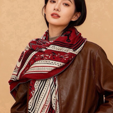 上新💕🔥丝绒方巾 【爱马仕春夏 亚马逊的庆典 Bandana,佩斯利花纹,生机勃勃的图案】(双面同色方巾)这款Herme 上新💕🔥丝绒方巾 【爱马仕春夏 亚马逊的庆典 Bandana,佩斯利花纹,生机勃勃的图案】(双面同色方巾)这款Herme