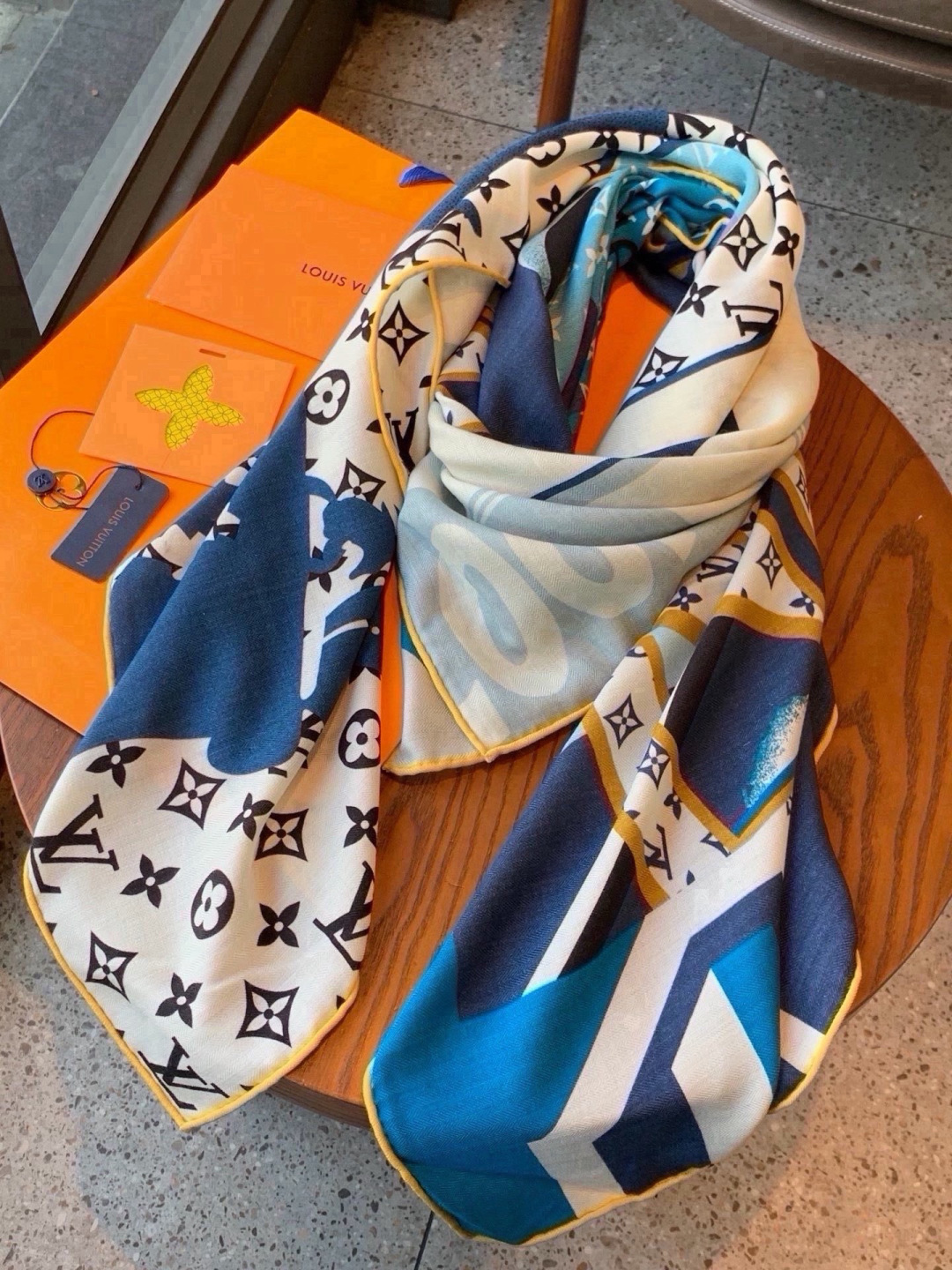 JARDIN DES PLANTES 140双面丝绒～ 【LV秋冬新品】 Jardin Des Plantes 丝绒披肩