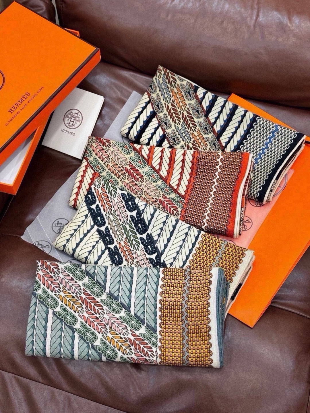 丝巾 |HERMES I Dressage Tressage Dressage Tressage | 盛装舞步 设计师：