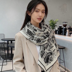 Dior ❤【️巴黎地图】140*140 双面同色丝绒方巾🉐️LAN DE 价🉐️ARIS 巴黎地图 这款方巾饰以本季经 Dior ❤【️巴黎地图】140*140 双面同色丝绒方巾🉐️LAN DE 价🉐️ARIS 巴黎地图 这款方巾饰以本季经