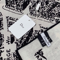 Dior ❤【️巴黎地图】140*140 双面同色丝绒方巾🉐️LAN DE 价🉐️ARIS 巴黎地图 这款方巾饰以本季经 Dior ❤【️巴黎地图】140*140 双面同色丝绒方巾🉐️LAN DE 价🉐️ARIS 巴黎地图 这款方巾饰以本季经