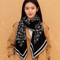 LV x TM 140披肩 【140顶级丝绒双面同色披肩】 本款L Multicolor披肩出自路易威登与知名日本艺术家 LV x TM 140披肩 【140顶级丝绒双面同色披肩】 本款L Multicolor披肩出自路易威登与知名日本艺术家