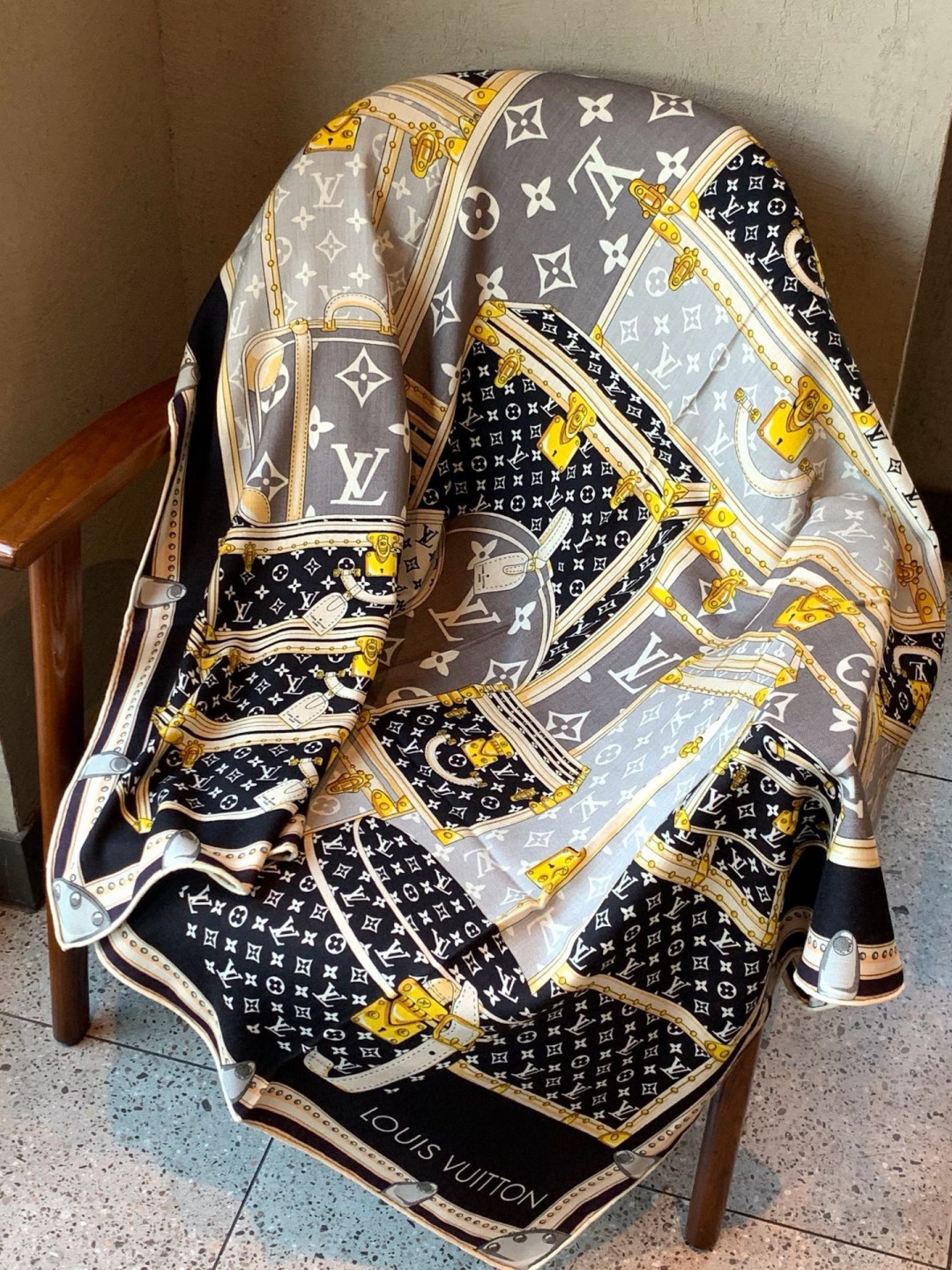 MY NEVERFULL 140丝绒方巾 【140顶级丝绒双面同色】 My Neverfull 丝绒方巾回溯 Never