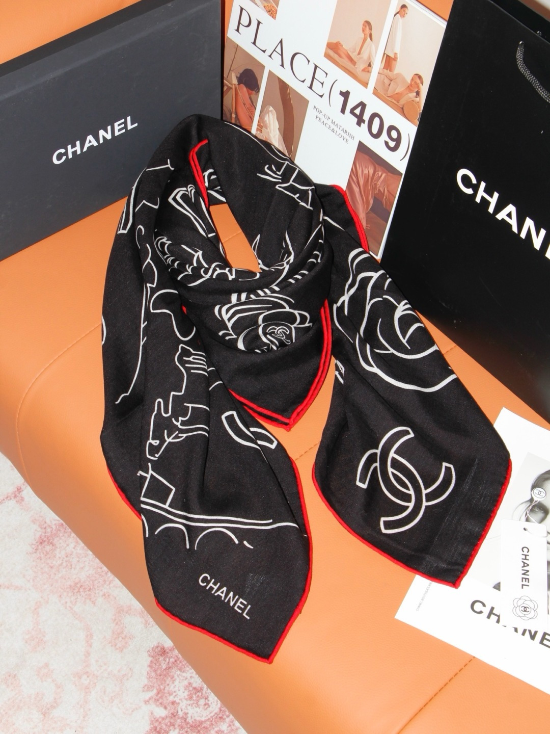 Chanel ~山茶花、口红、经典双C组合设计 140双面丝绒披肩～26秋冬新品 手工卷边丝绒方巾（30%桑蚕丝70%羊