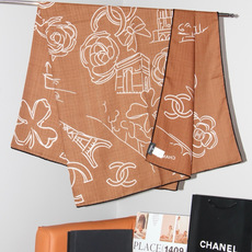 Chanel ~山茶花、口红、经典双C组合设计 140双面丝绒披肩~26秋冬新品 手工卷边丝绒方巾(30%桑蚕丝70%羊 Chanel ~山茶花、口红、经典双C组合设计 140双面丝绒披肩~26秋冬新品 手工卷边丝绒方巾(30%桑蚕丝70%羊