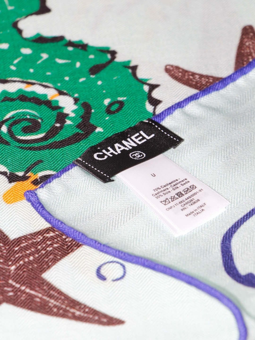 Chanel 🌊✨🐚💙Coco Beach 140双面丝绒披肩 26秋冬新品～ 被它的印花治愈，Coco Beach系列