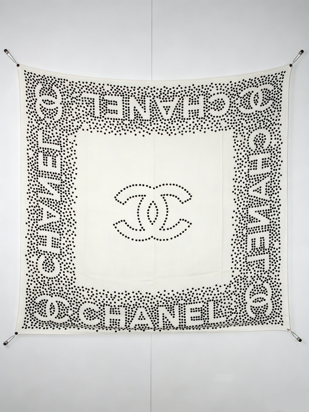 Chanel  140顶级丝绒双面同色印花披肩 干干净净的款式设计风格 香家独有的气质 简单大气 可围可披适合各种造型 