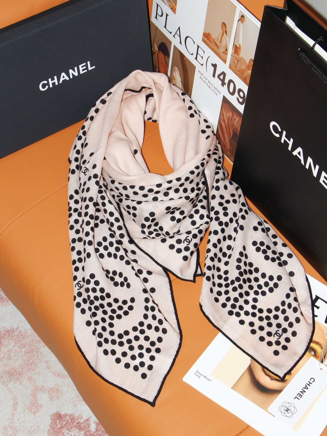 Chanel  140顶级丝绒双面同色印花披肩 干干净净的款式设计风格 香家独有的气质 简单大气 可围可披适合各种造型 