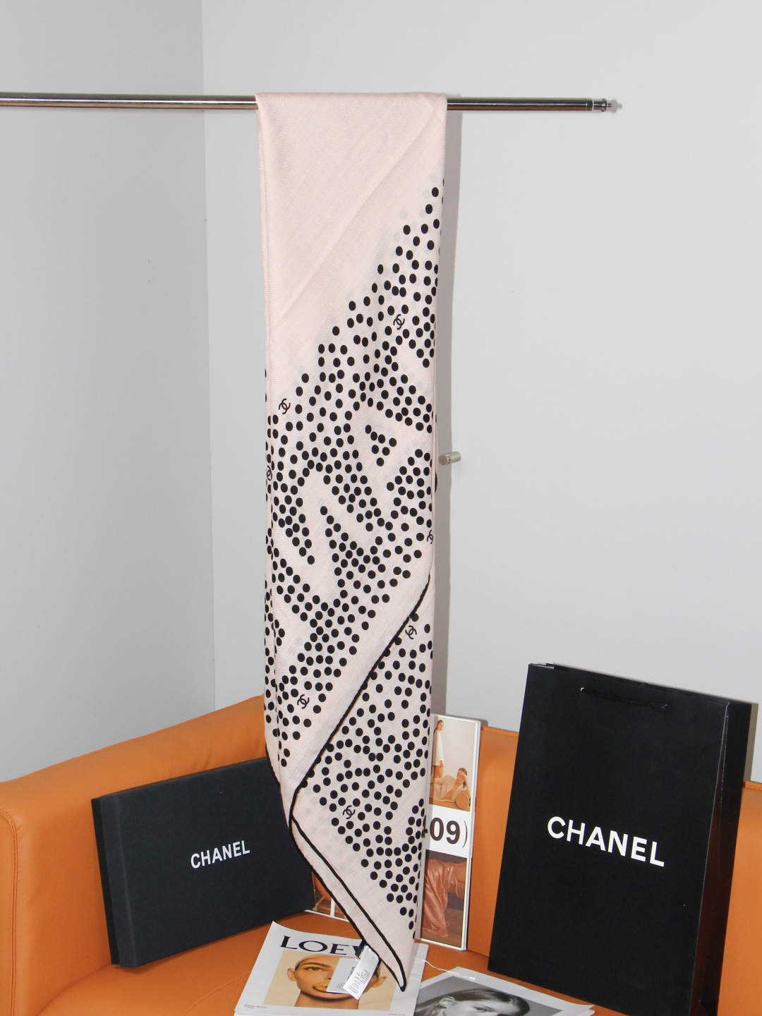 Chanel  140顶级丝绒双面同色印花披肩 干干净净的款式设计风格 香家独有的气质 简单大气 可围可披适合各种造型 