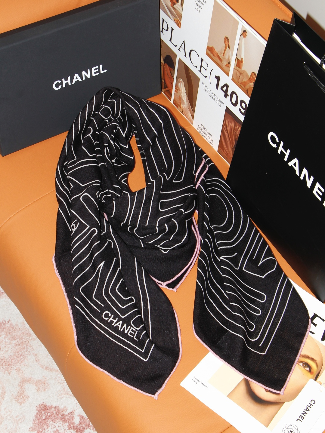 Chanel  140顶级丝绒双面同色印花披肩 干干净净的款式设计风格 香家独有的气质 简单大气 可围可披适合各种造型 