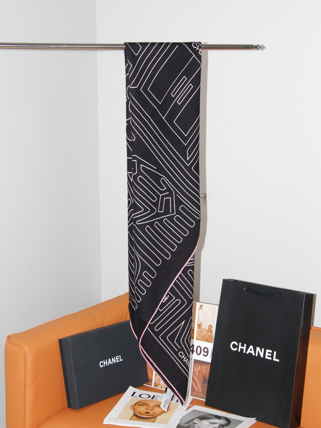 Chanel  140顶级丝绒双面同色印花披肩 干干净净的款式设计风格 香家独有的气质 简单大气 可围可披适合各种造型 