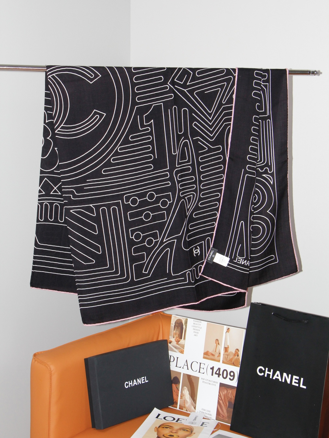 Chanel  140顶级丝绒双面同色印花披肩 干干净净的款式设计风格 香家独有的气质 简单大气 可围可披适合各种造型 