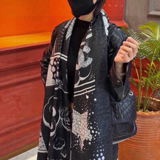 会发光发亮的围巾💟香奶奶专柜上新客供羊绒长巾👑👑 卖的超爆的,亮晶晶✨的银丝上身才会知道她的美,洋气、大牌范十足。最要紧 会发光发亮的围巾💟香奶奶专柜上新客供羊绒长巾👑👑 卖的超爆的,亮晶晶✨的银丝上身才会知道她的美,洋气、大牌范十足。最要紧