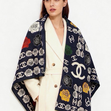 香奈儿上新❤️ 【Chanel】 经典茶花优雅Coco风,Chanel最新丝绒大方巾~气质到骨子里,香奶奶新一季的面料 香奈儿上新❤️ 【Chanel】 经典茶花优雅Coco风,Chanel最新丝绒大方巾~气质到骨子里,香奶奶新一季的面料