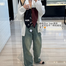 2026春夏 方形围巾 真丝斜纹布 乳白、酒红、米色与黑 马修.布拉齐将自己的首个系列作品构思为一场与嘉柏丽尔•香奈儿跨 2026春夏 方形围巾 真丝斜纹布 乳白、酒红、米色与黑 马修.布拉齐将自己的首个系列作品构思为一场与嘉柏丽尔•香奈儿跨