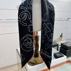 Chanel ~26新品~90双面真丝 山茶花、四叶草、埃菲尔铁塔与双C的完美搭配 适合各种场合搭配使用 设计灵动高级感 Chanel ~26新品~90双面真丝 山茶花、四叶草、埃菲尔铁塔与双C的完美搭配 适合各种场合搭配使用 设计灵动高级感