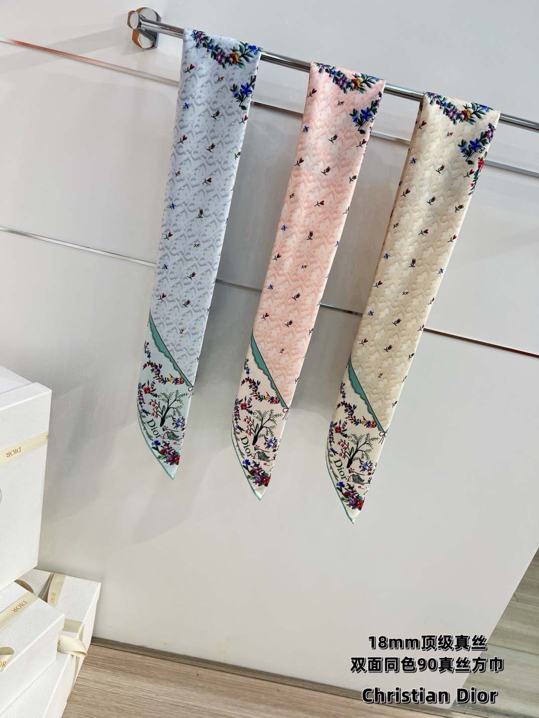 Dioramour 印花方巾 90 厘米蓝色桑蚕丝斜纹面料多色 Revolution Flowers 图案 Revolu