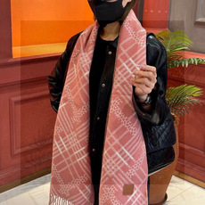 双面围巾 🆕Burberry · 巴宝莉格子围巾❗️好看的要疯掉了,太有型太有魅力了❗️❗️非常斯文时尚的秋冬单品!真的 双面围巾 🆕Burberry · 巴宝莉格子围巾❗️好看的要疯掉了,太有型太有魅力了❗️❗️非常斯文时尚的秋冬单品!真的