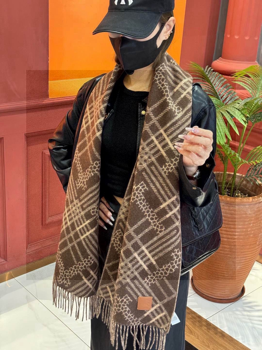 双面围巾 🆕Burberry · 巴宝莉格子围巾❗️好看的要疯掉了，太有型太有魅力了❗️❗️非常斯文时尚的秋冬单品！真的