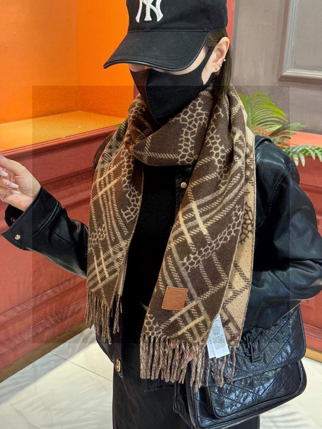 双面围巾 🆕Burberry · 巴宝莉格子围巾❗️好看的要疯掉了，太有型太有魅力了❗️❗️非常斯文时尚的秋冬单品！真的