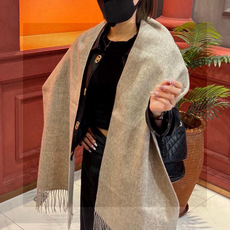 罗意威👍巴黎时装展商务男士女士通用双面羊绒披肩🔥代工厂臻选上乘的超细羊绒纤维 进行纯手工精梳处理 耗时耗力 再以清泉水浸 罗意威👍巴黎时装展商务男士女士通用双面羊绒披肩🔥代工厂臻选上乘的超细羊绒纤维 进行纯手工精梳处理 耗时耗力 再以清泉水浸