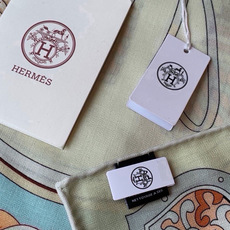 【双面同色】原单爱马仕140cm丝绒方巾💕 甜蜜的鞍具,装饰家芳登和佩西耶设计的一款餐盘增添骑士般的浪漫气息,该餐盘制作 【双面同色】原单爱马仕140cm丝绒方巾💕 甜蜜的鞍具,装饰家芳登和佩西耶设计的一款餐盘增添骑士般的浪漫气息,该餐盘制作