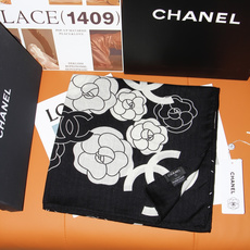 香奈儿上新❤️ 【Chanel】 经典茶花优雅Coco风,Chanel最新丝绒大方巾~气质到骨子里,香奶奶新一季的面料 香奈儿上新❤️ 【Chanel】 经典茶花优雅Coco风,Chanel最新丝绒大方巾~气质到骨子里,香奶奶新一季的面料
