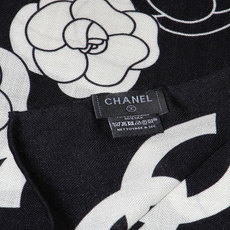 香奈儿上新❤️ 【Chanel】 经典茶花优雅Coco风,Chanel最新丝绒大方巾~气质到骨子里,香奶奶新一季的面料 香奈儿上新❤️ 【Chanel】 经典茶花优雅Coco风,Chanel最新丝绒大方巾~气质到骨子里,香奶奶新一季的面料