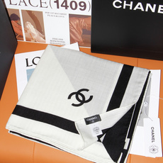 2026秋冬新品 Chanel 140披肩 30%真丝70%羊绒 马修.布拉齐将自己的首个系列作品构思为一场与嘉柏丽尔 2026秋冬新品 Chanel 140披肩 30%真丝70%羊绒 马修.布拉齐将自己的首个系列作品构思为一场与嘉柏丽尔