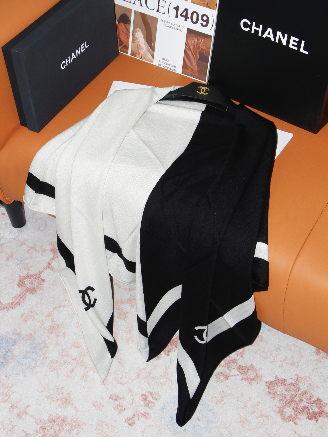 2026秋冬新品 Chanel 140披肩 30%真丝70%羊绒 马修.布拉齐将自己的首个系列作品构思为一场与嘉柏丽尔 2026秋冬新品 Chanel 140披肩 30%真丝70%羊绒 马修.布拉齐将自己的首个系列作品构思为一场与嘉柏丽尔