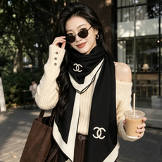 2026秋冬新品 Chanel 140披肩 30%真丝70%羊绒 马修.布拉齐将自己的首个系列作品构思为一场与嘉柏丽尔 2026秋冬新品 Chanel 140披肩 30%真丝70%羊绒 马修.布拉齐将自己的首个系列作品构思为一场与嘉柏丽尔