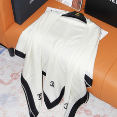 2026秋冬新品 Chanel 140披肩 30%真丝70%羊绒 马修.布拉齐将自己的首个系列作品构思为一场与嘉柏丽尔 2026秋冬新品 Chanel 140披肩 30%真丝70%羊绒 马修.布拉齐将自己的首个系列作品构思为一场与嘉柏丽尔