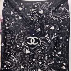 高级成衣系列~Chanel 【140双面同色丝绒披肩】 此系列谱写一曲自由轻灵的赞歌 本系列作品创新演绎品牌的风格符号 高级成衣系列~Chanel 【140双面同色丝绒披肩】 此系列谱写一曲自由轻灵的赞歌 本系列作品创新演绎品牌的风格符号