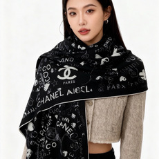 高级成衣系列~Chanel 【140双面同色丝绒披肩】 此系列谱写一曲自由轻灵的赞歌 本系列作品创新演绎品牌的风格符号 高级成衣系列~Chanel 【140双面同色丝绒披肩】 此系列谱写一曲自由轻灵的赞歌 本系列作品创新演绎品牌的风格符号