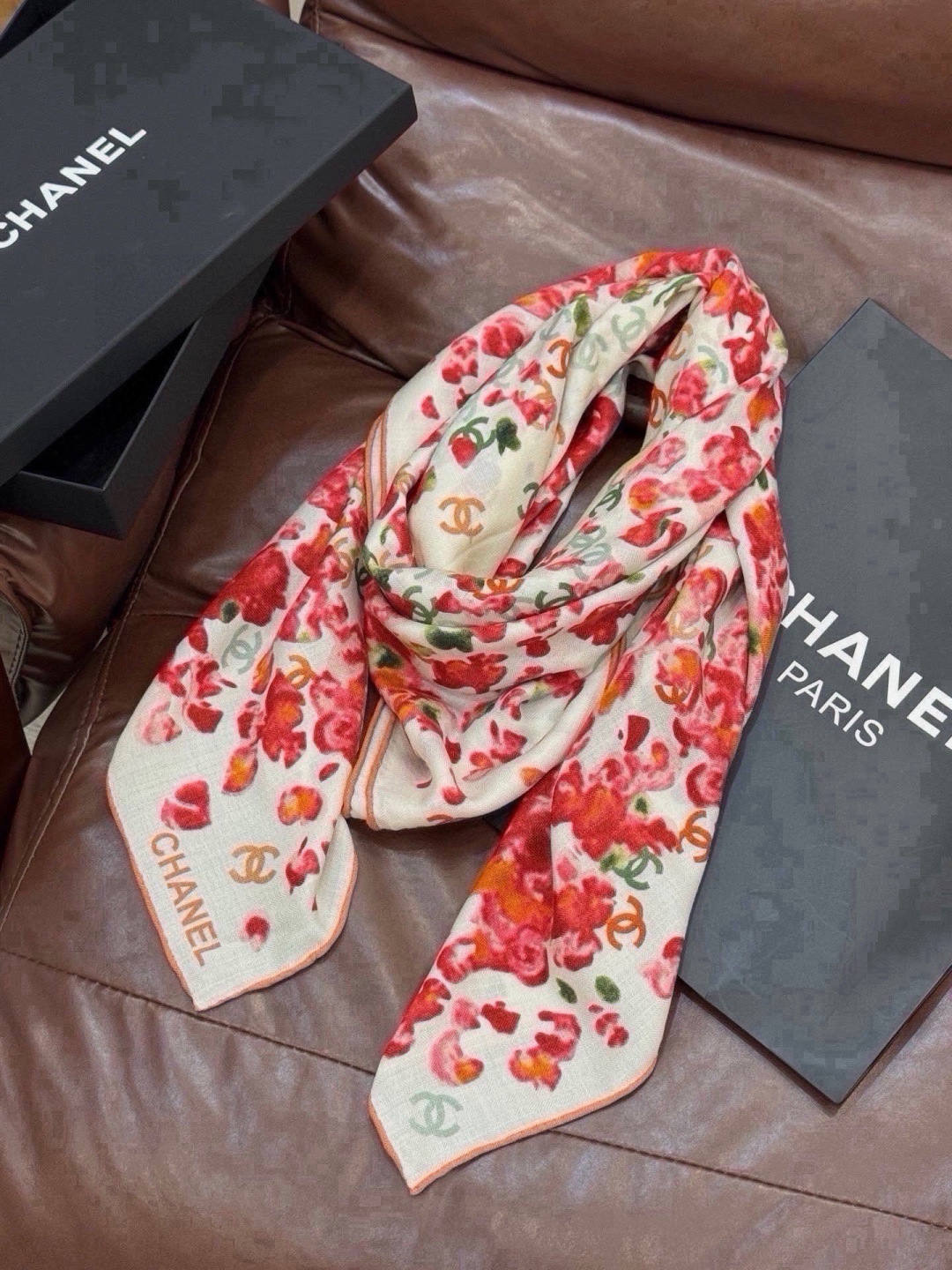 🌸·春日碎花 Chanel 140丝绒双面披肩 新款碎花花披肩 超级有氛围感 135*135cm的大尺寸 配色太好看了 