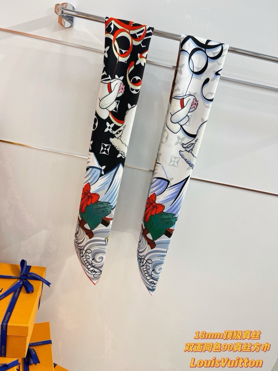 VIVIENNE WINTER HOLIDAY 90双面方巾 Vivienne Winter Holiday 方巾取材丰