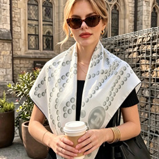 Chanel 90丝巾 新品 18mm顶级真丝双面同色印花 经典的包包鞋子饰品设计 永远是香家最不可错过的时尚单品 高级 Chanel 90丝巾 新品 18mm顶级真丝双面同色印花 经典的包包鞋子饰品设计 永远是香家最不可错过的时尚单品 高级